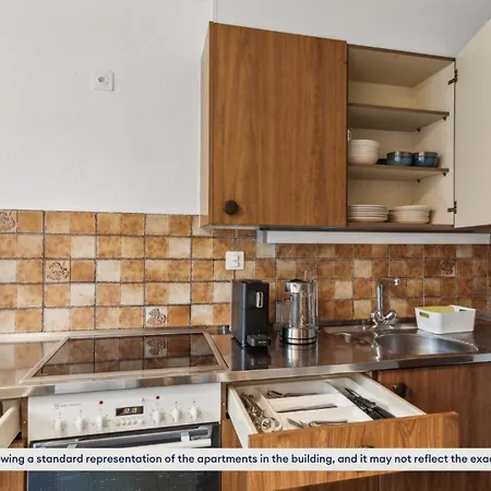 Suburban Bliss: Charming 2-story Terrace House Apartment