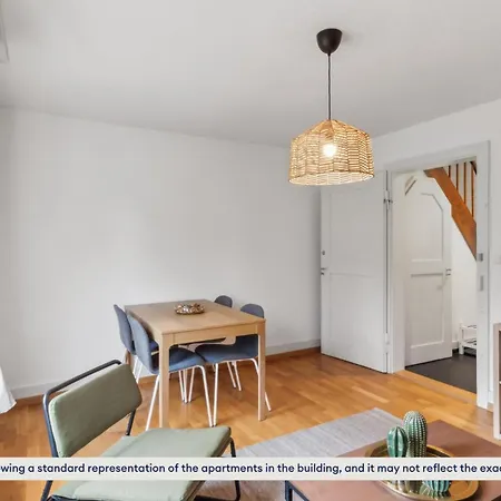 Apartment Suburban Bliss: Charming 2-story Terrace House *