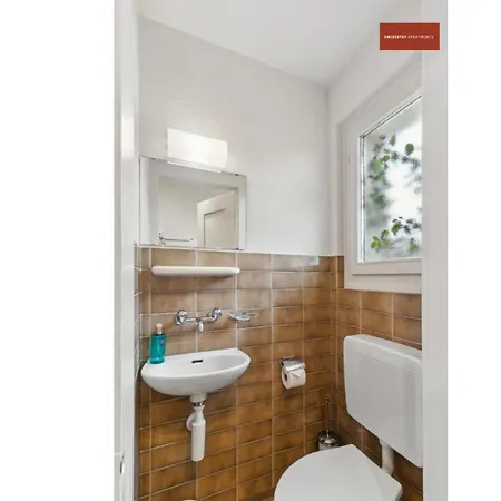 Suburban Bliss: Charming 2-story Terrace House Apartament
